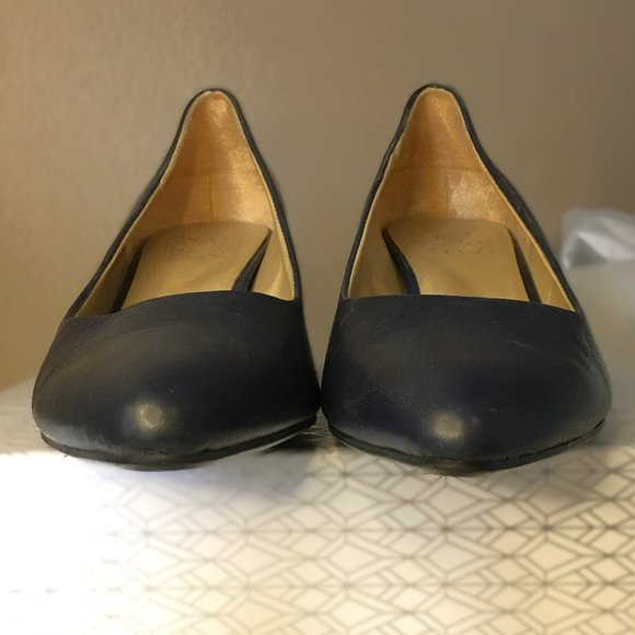 naturalizer navy pumps